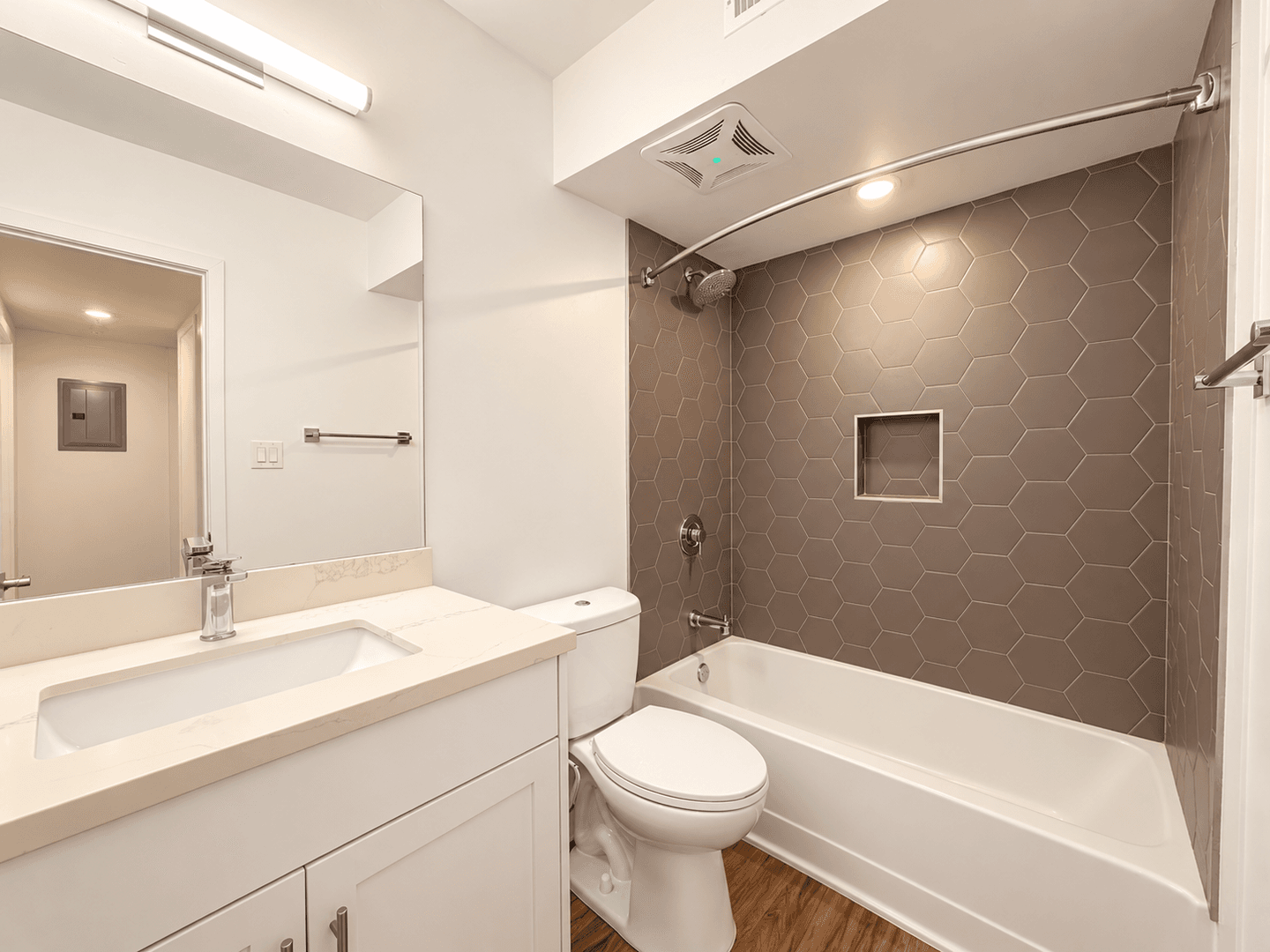 Coronado Apartment: 435 D Ave