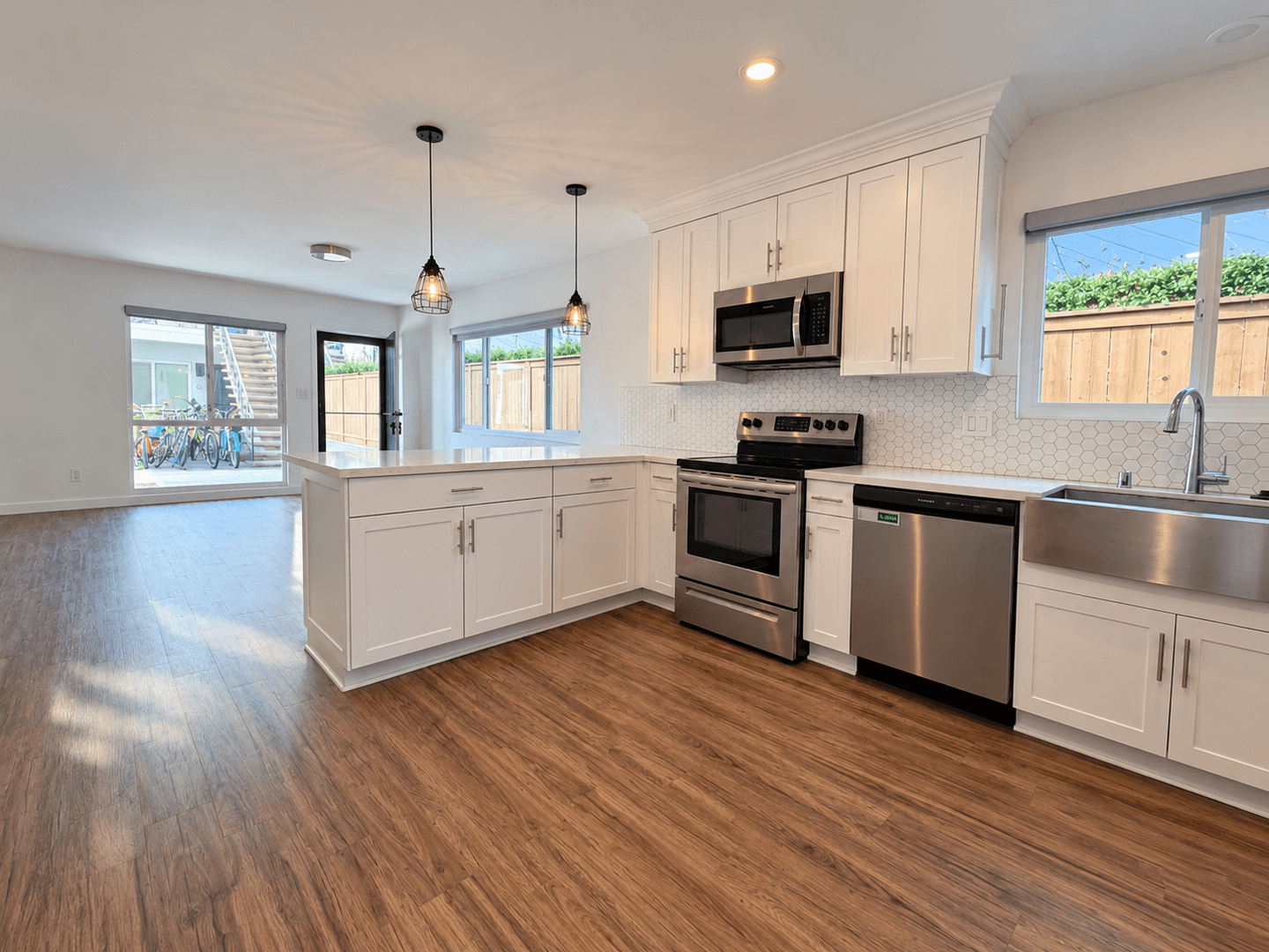 Coronado Apartment: 435 D Ave