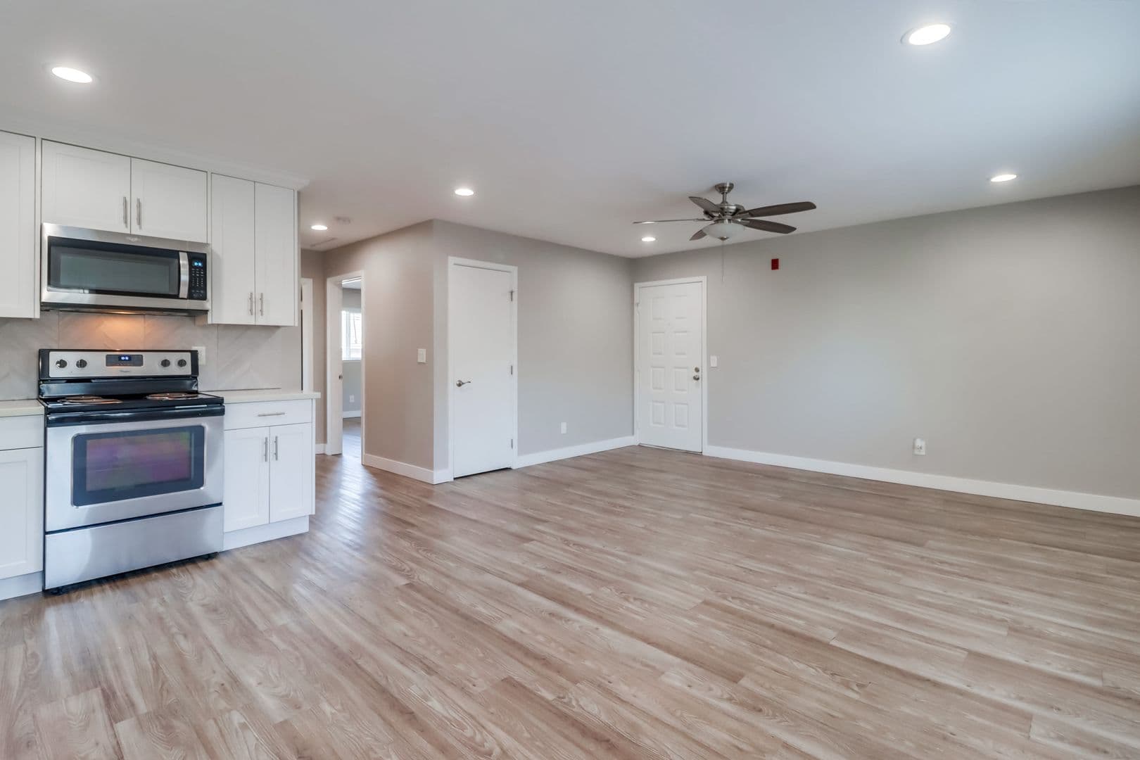 Imperial Beach Apartment: 812 12th St