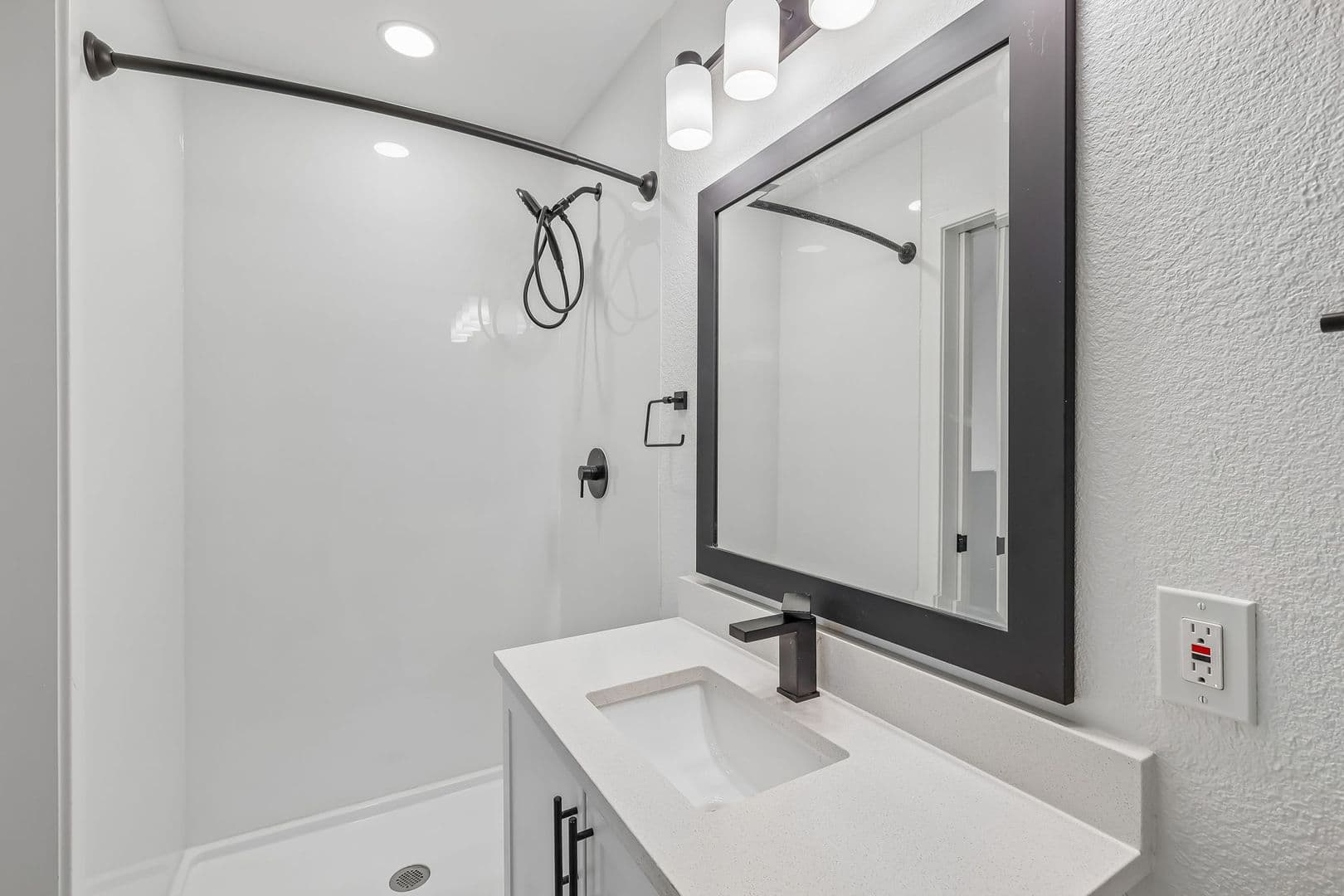 Imperial Beach Apartment: 1031-1033 Imperial Beach Blvd
