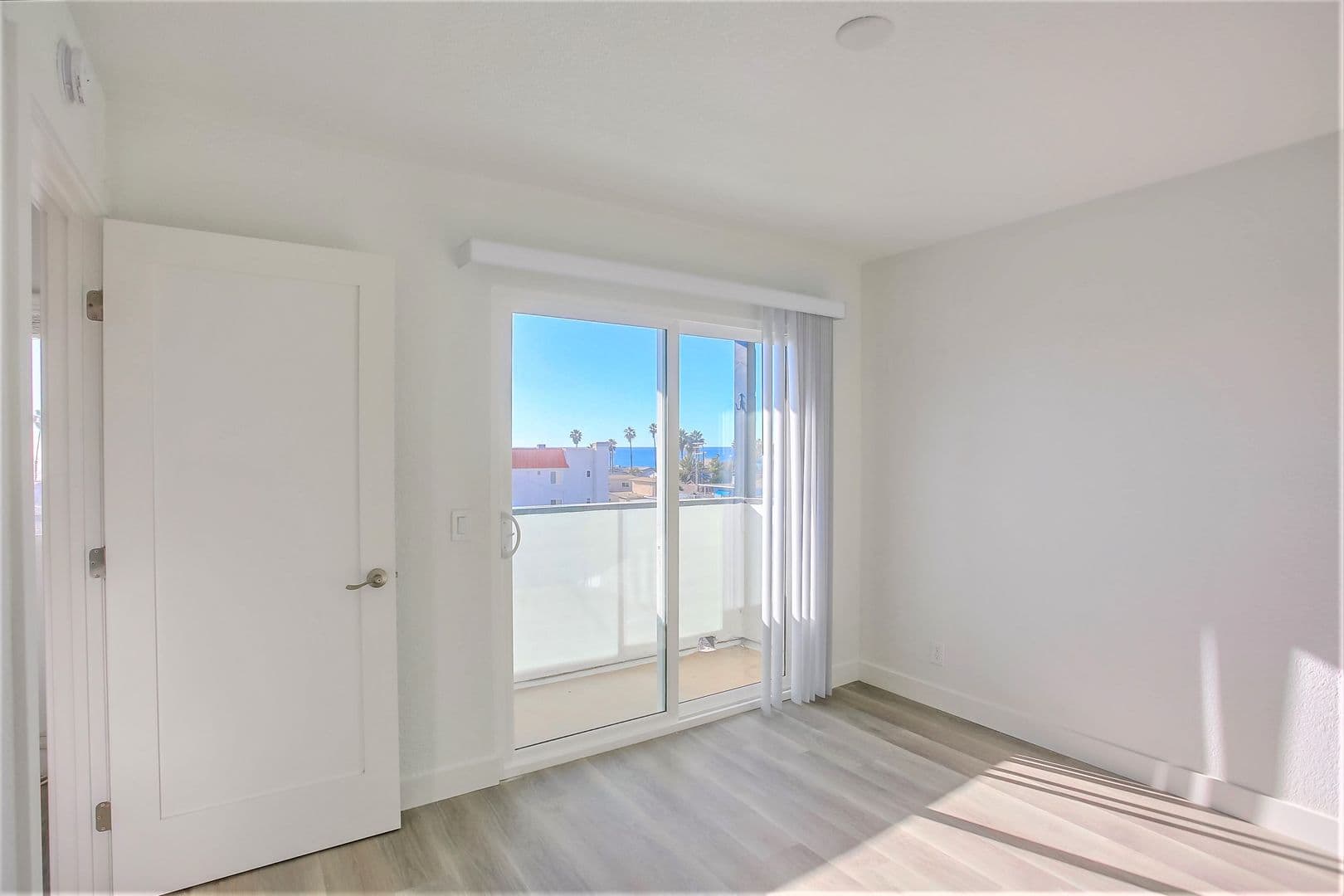 Oceanside Apartment: 1037 South Cleveland Street