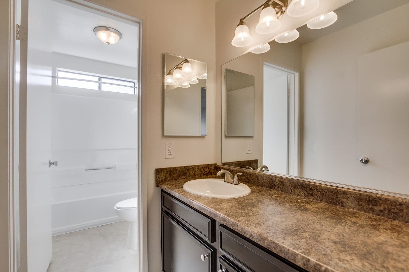 San Diego Apartment: 475-487 S. Meadowbrook Dr
