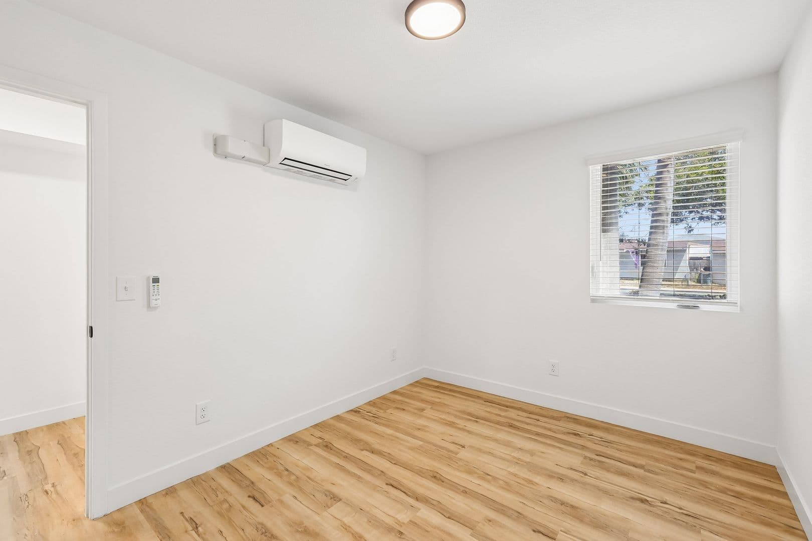 Imperial Beach Apartment: 1031-1033 Imperial Beach Blvd