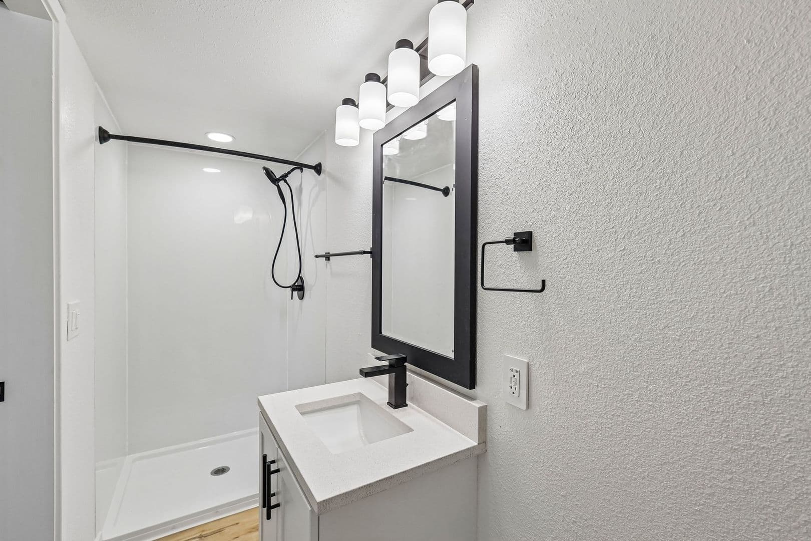 Imperial Beach Apartment: 1031-1033 Imperial Beach Blvd