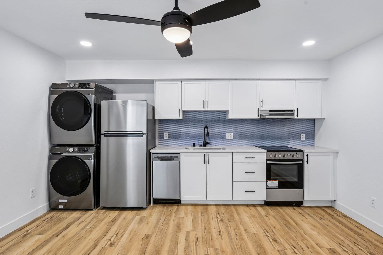 Imperial Beach Apartment: 1031-1033 Imperial Beach Blvd