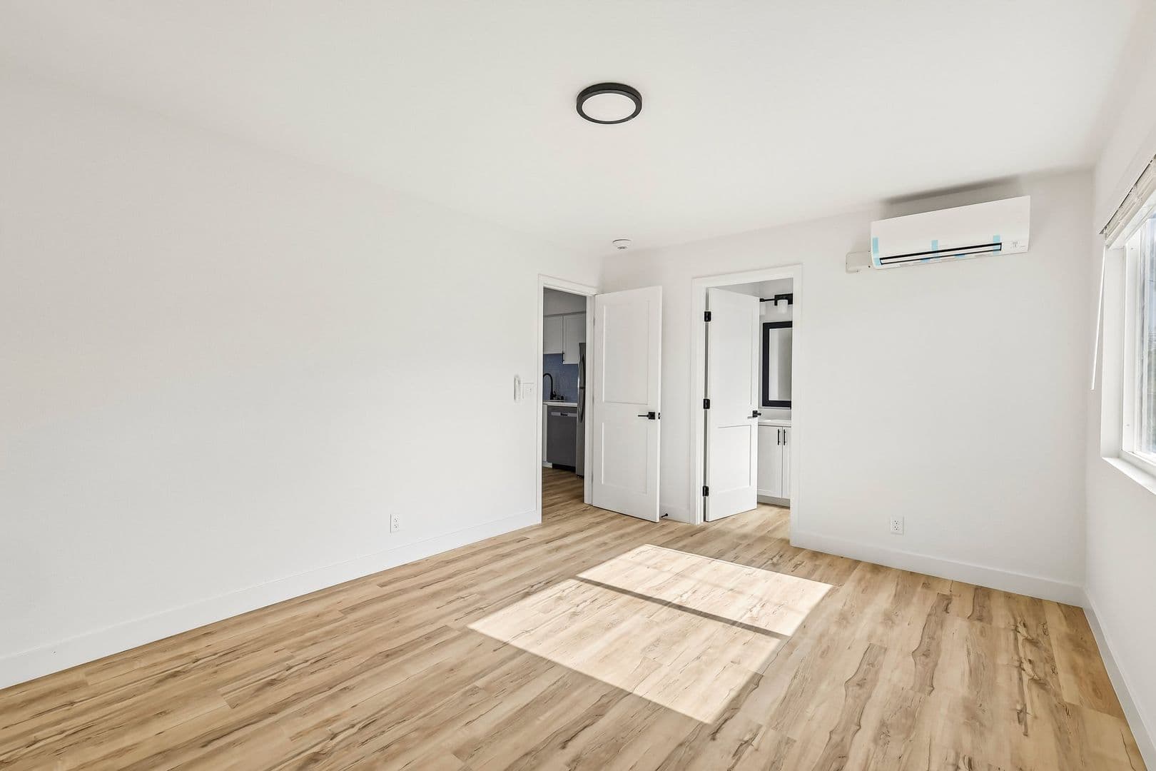 Imperial Beach Apartment: 1031-1033 Imperial Beach Blvd