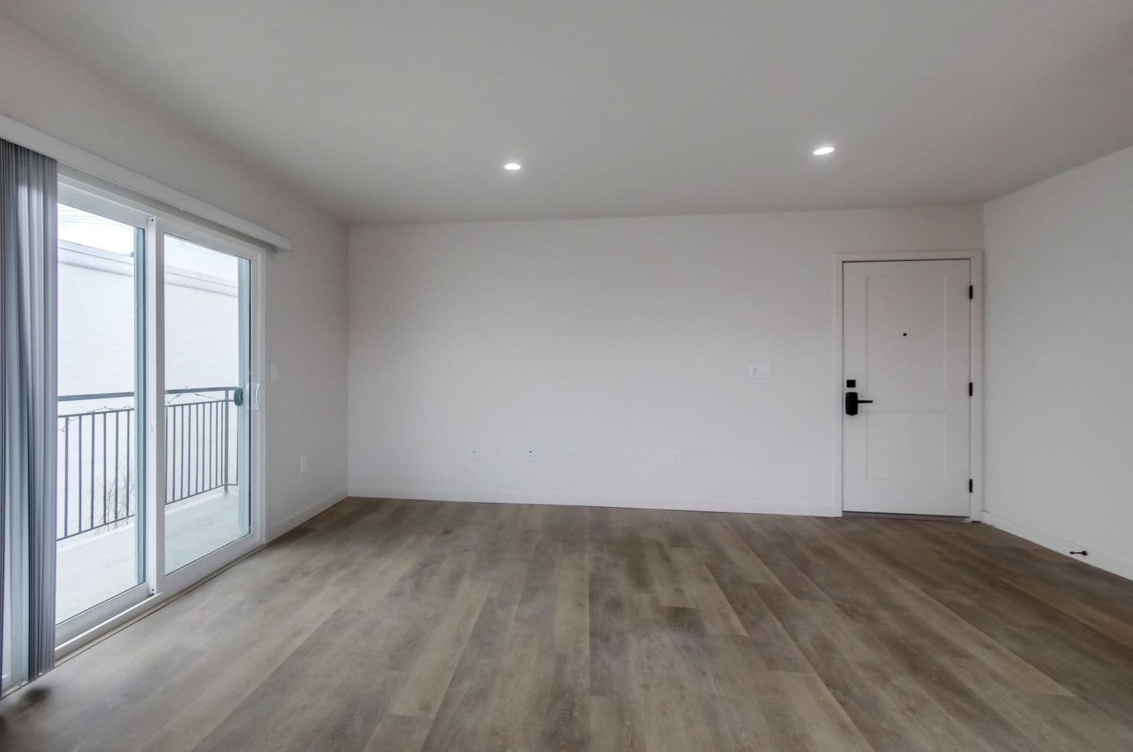 San Diego Apartment: 4820-4880 Clairemont Mesa Blvd