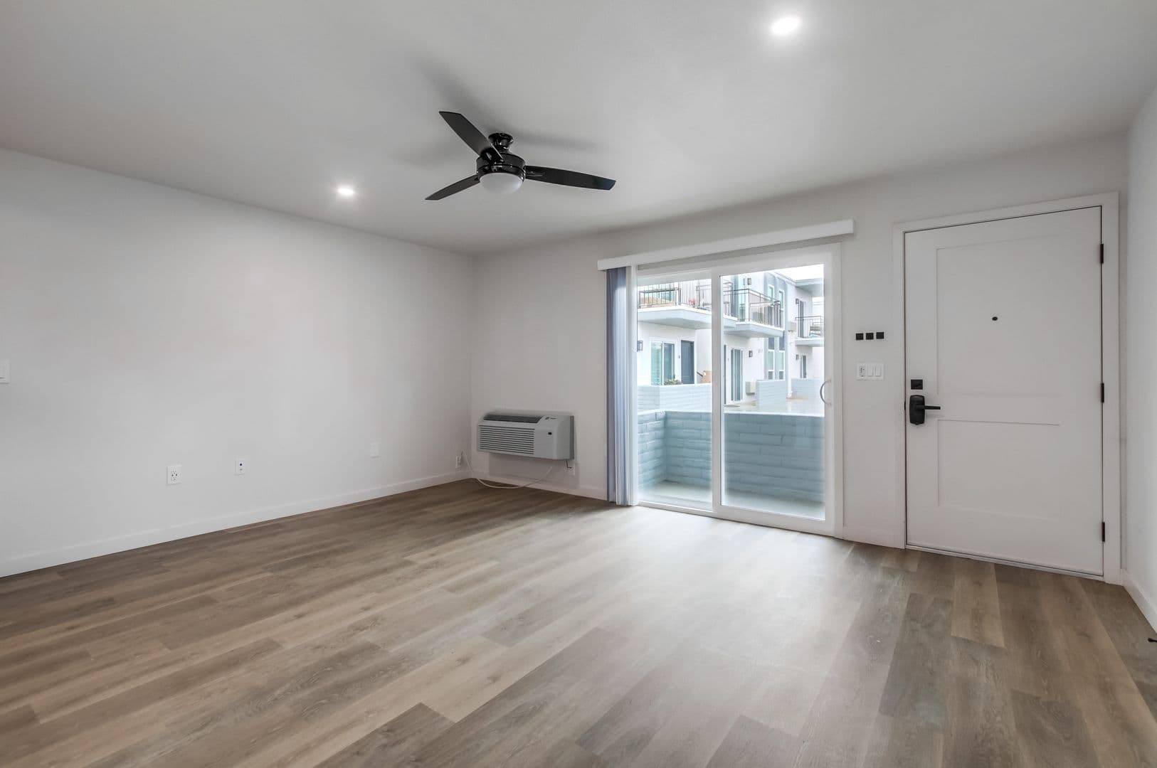 San Diego Apartment: 4820-4880 Clairemont Mesa Blvd