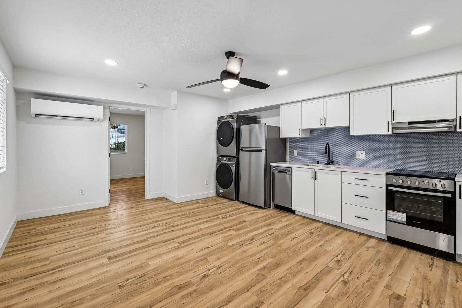 Imperial Beach Apartment: 1031-1033 Imperial Beach Blvd