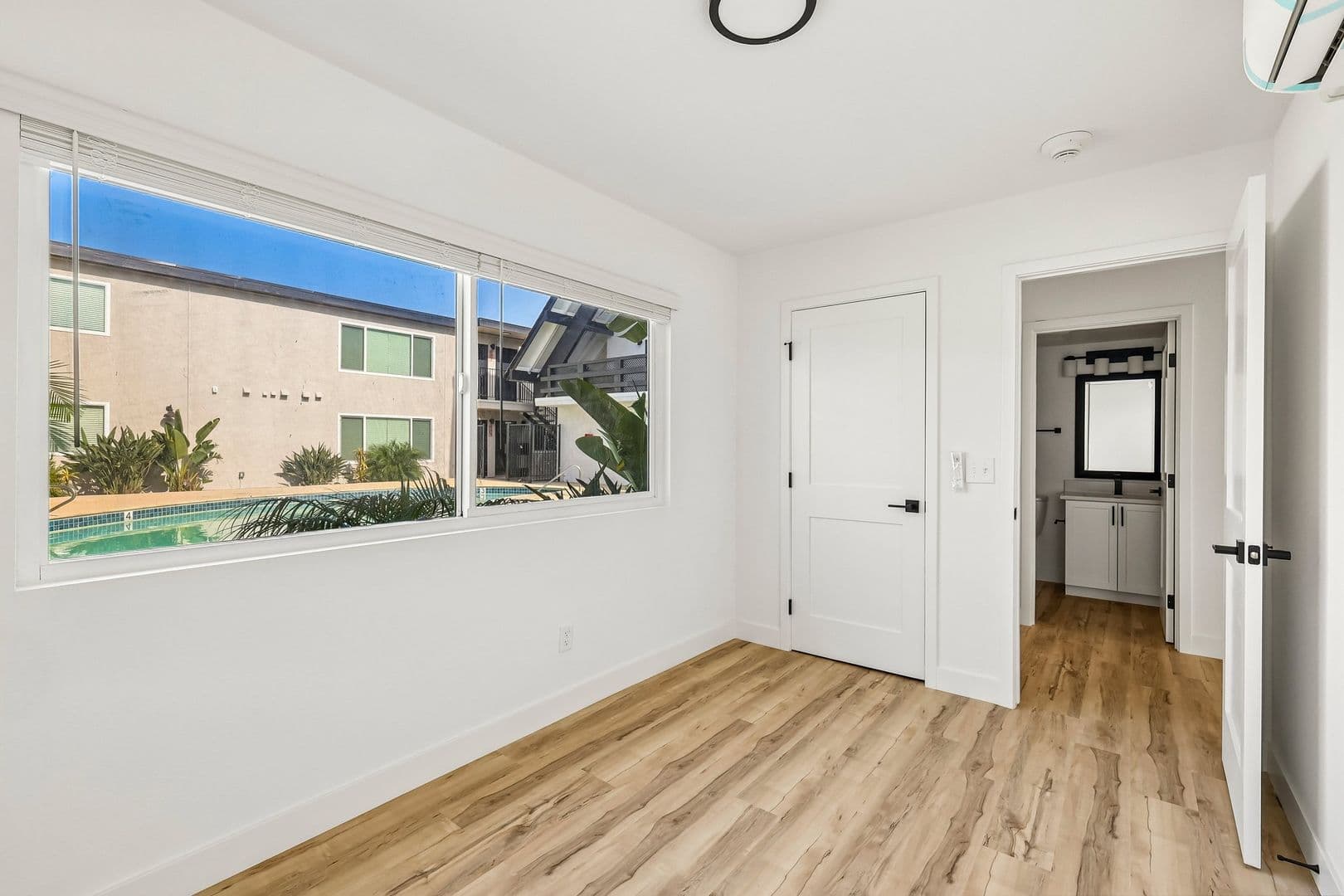 Imperial Beach Apartment: 1031-1033 Imperial Beach Blvd