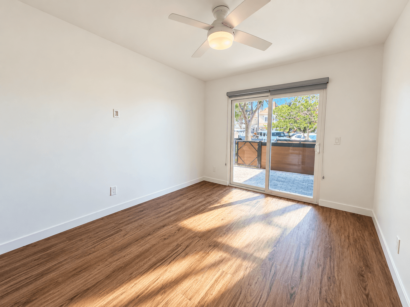 Coronado Apartment: 435 D Ave