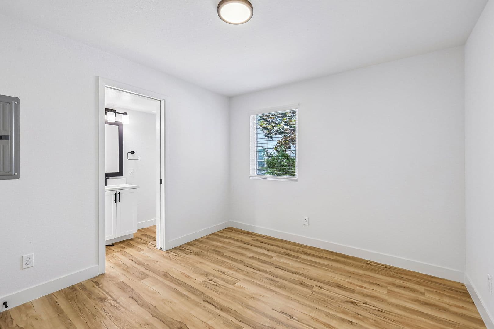 Imperial Beach Apartment: 1031-1033 Imperial Beach Blvd