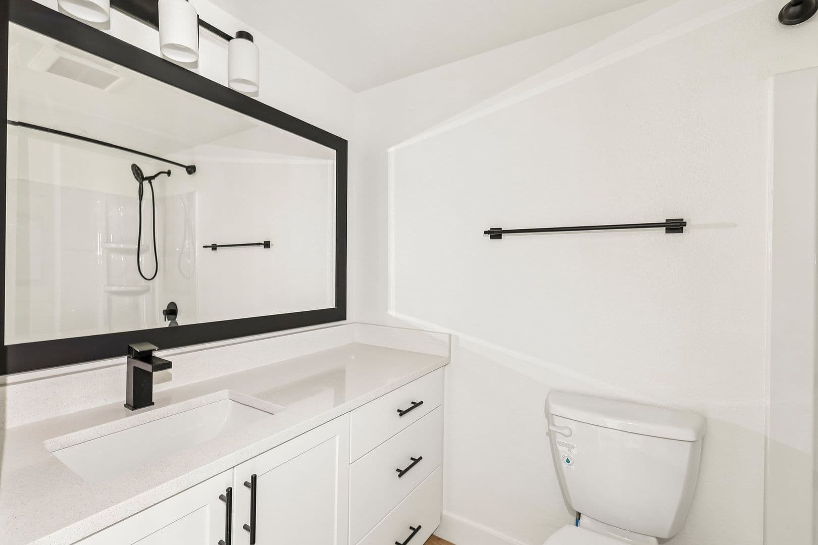Imperial Beach Apartment: 1031-1033 Imperial Beach Blvd
