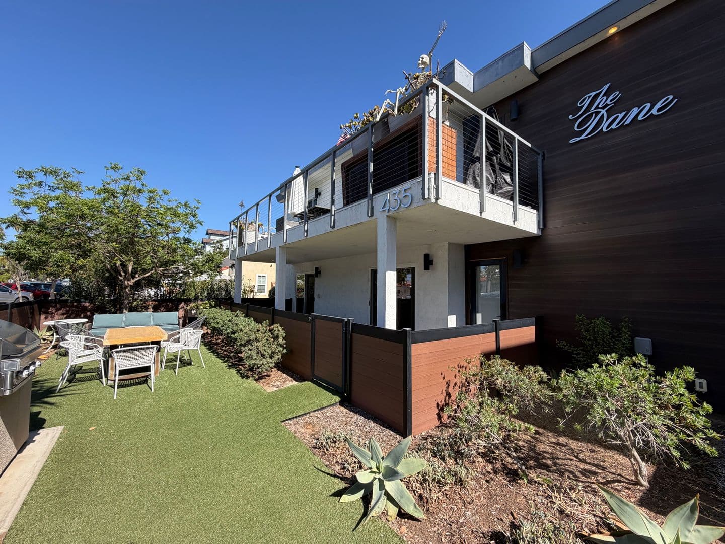 Coronado Apartment: 435 D Ave