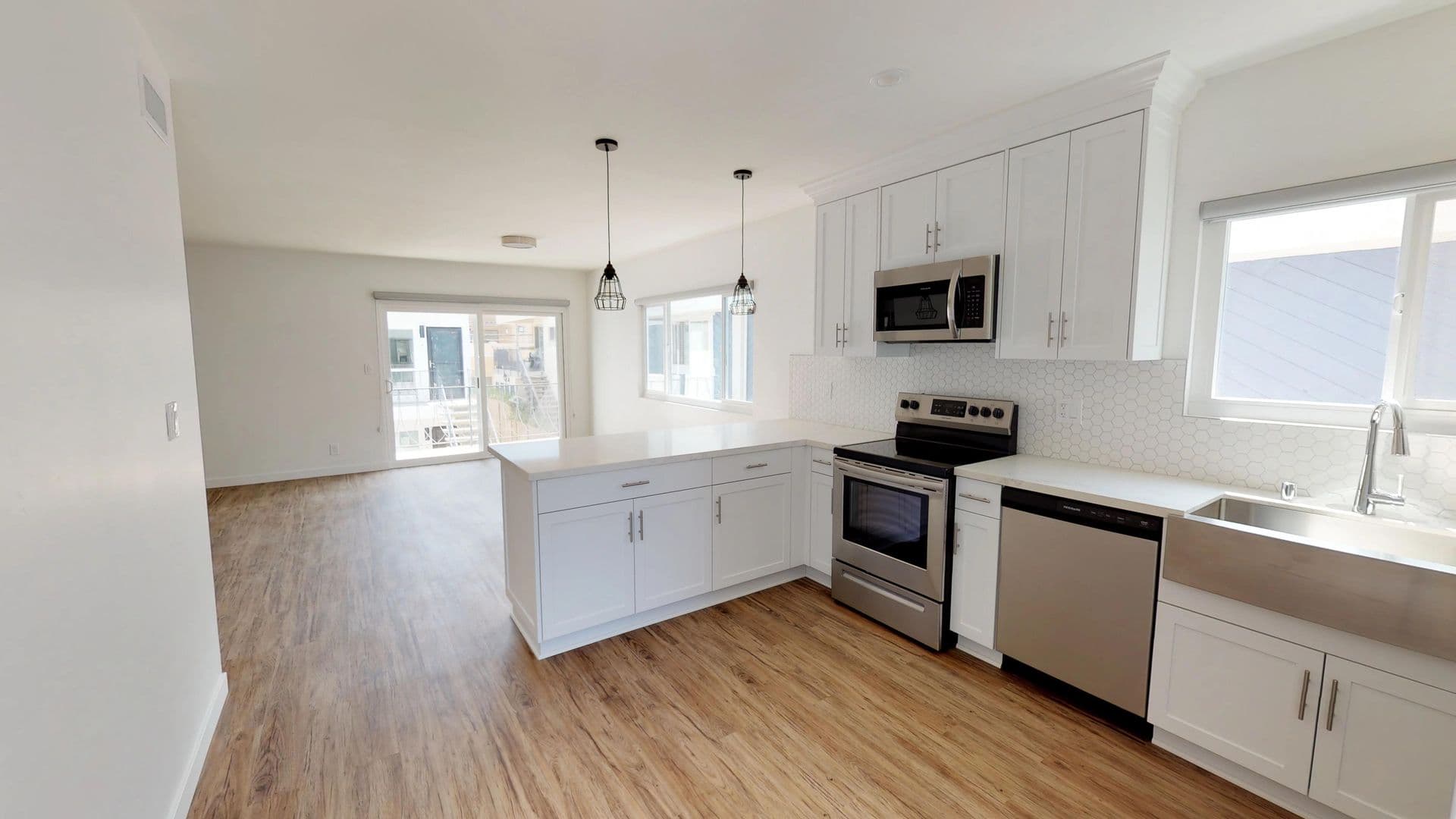 Coronado Apartment: 435 D Ave