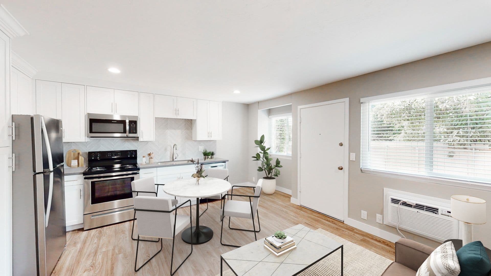 Fallbrook Apartment: 302-338 E. Fallbrook St