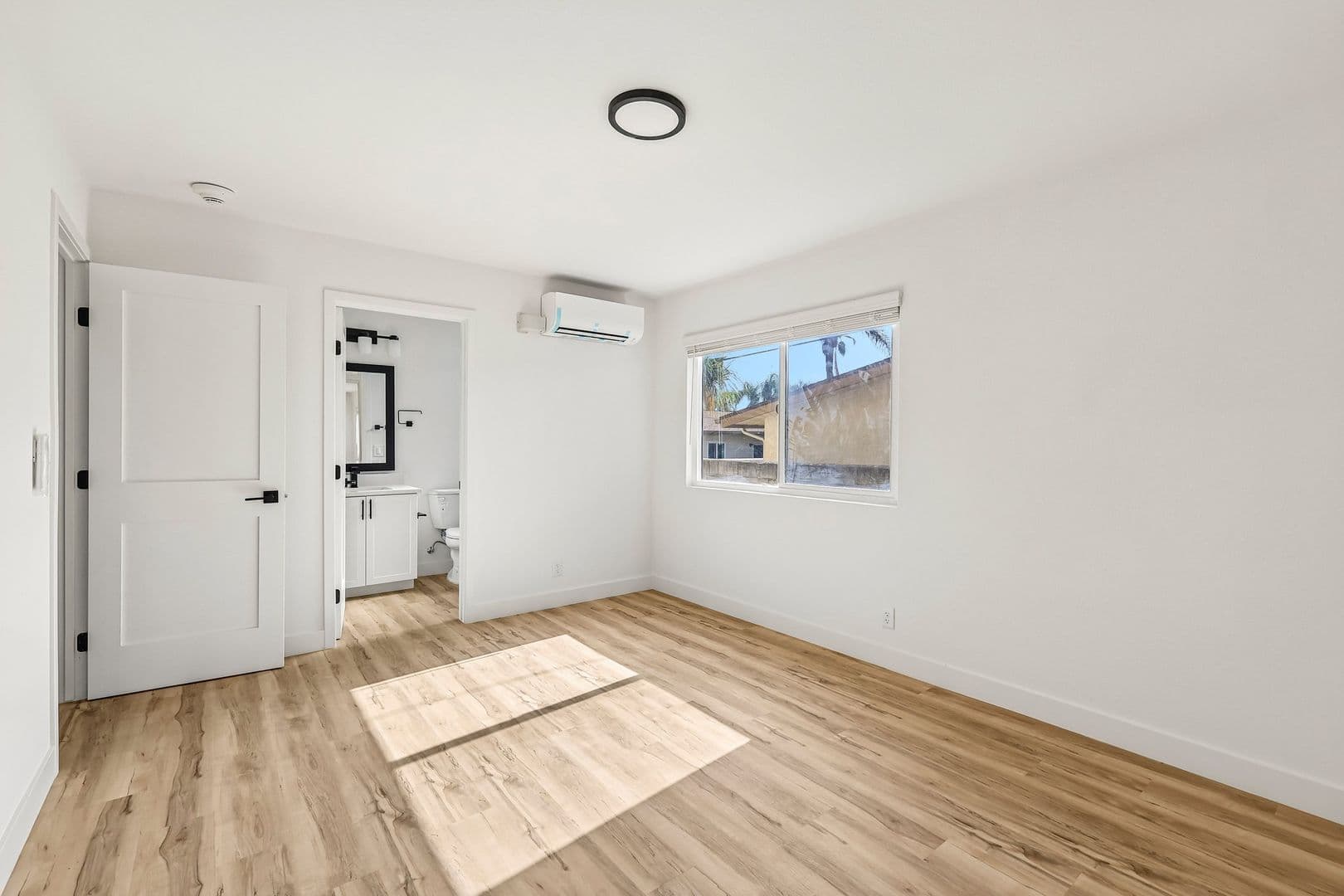 Imperial Beach Apartment: 1031-1033 Imperial Beach Blvd