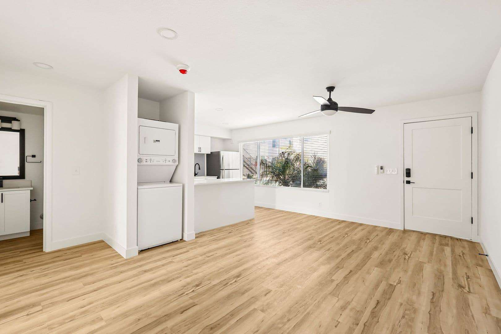 Imperial Beach Apartment: 1031-1033 Imperial Beach Blvd