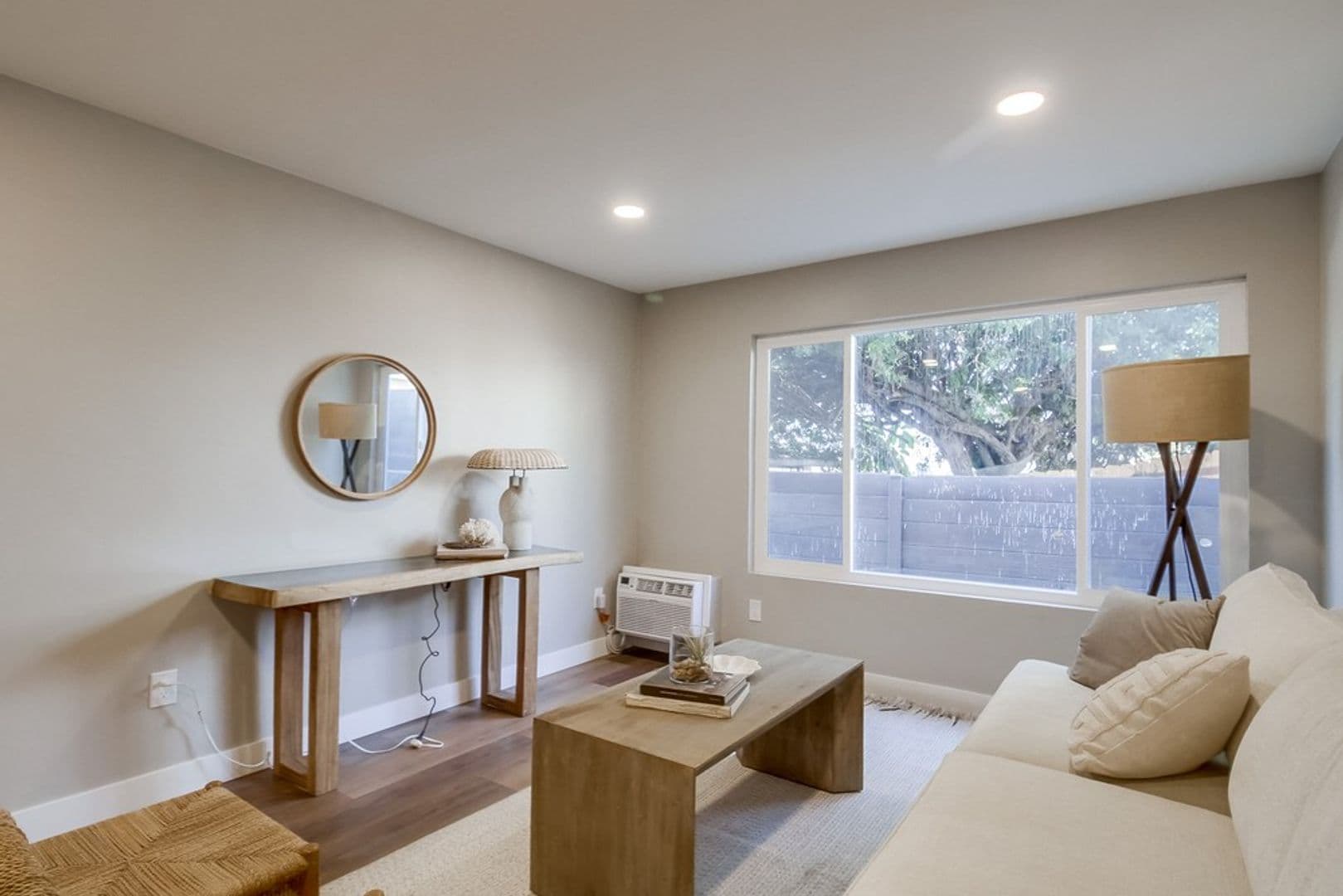 La Mesa Apartment: 4969 Mills Street
