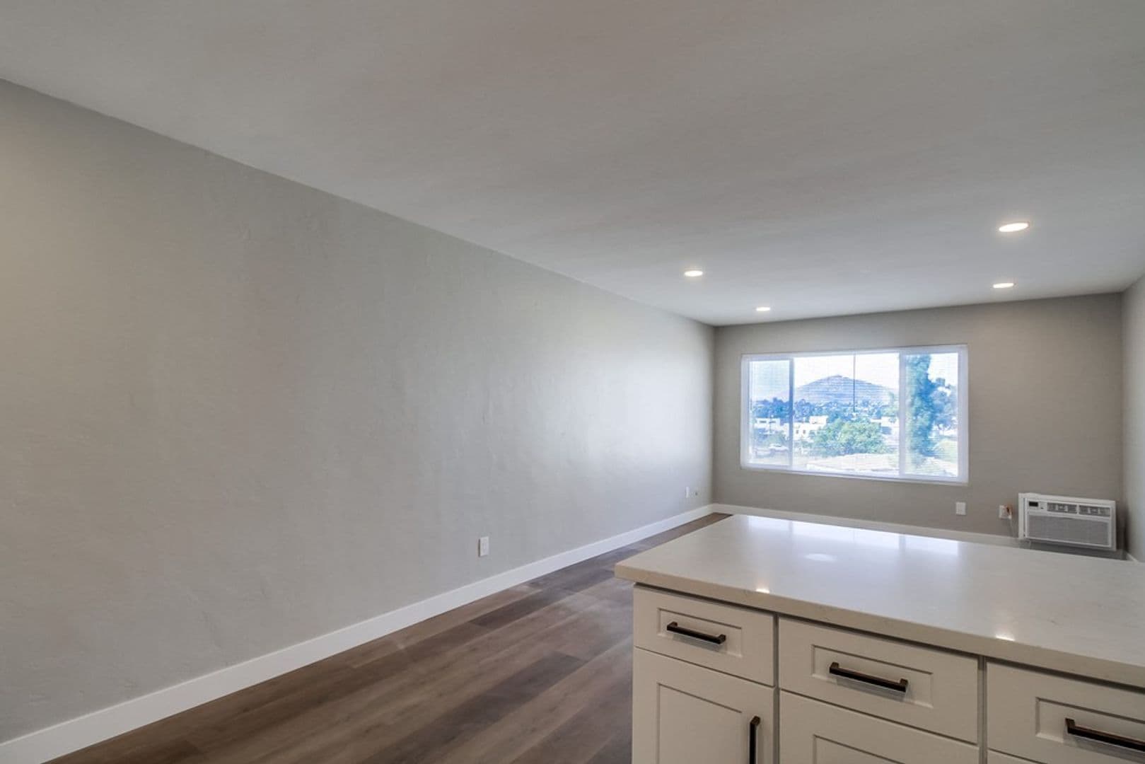 La Mesa Apartment: 4969 Mills Street