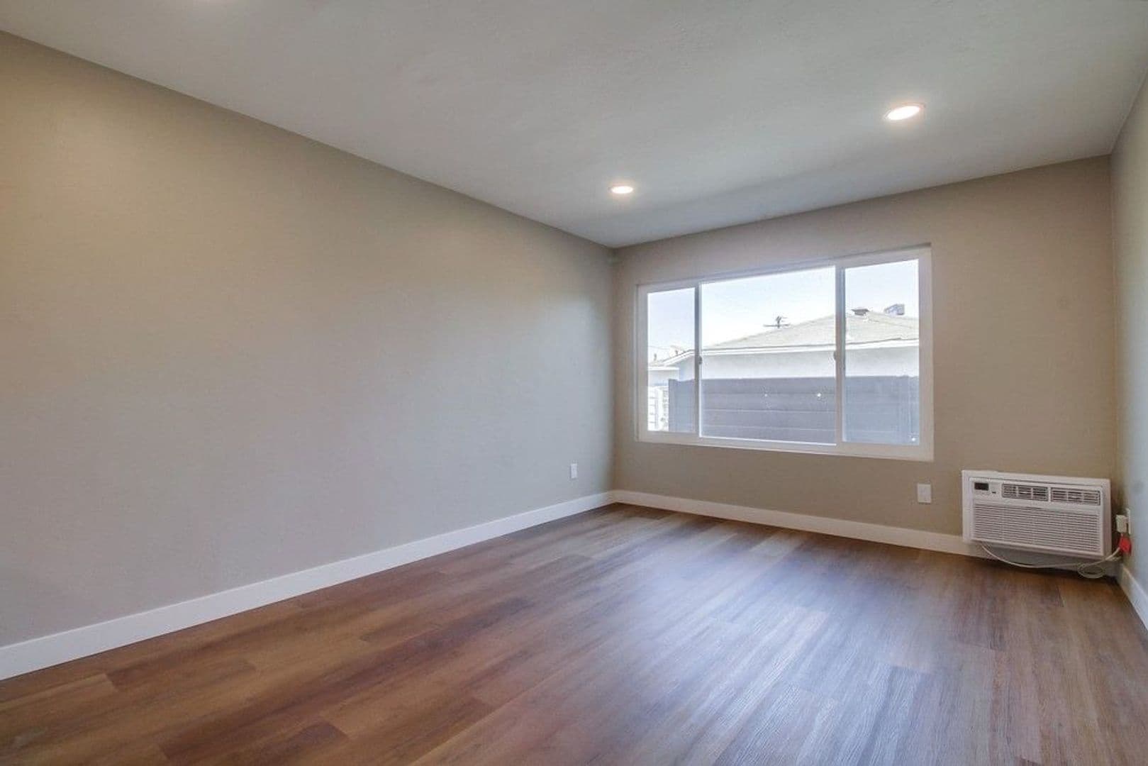 La Mesa Apartment: 4969 Mills Street