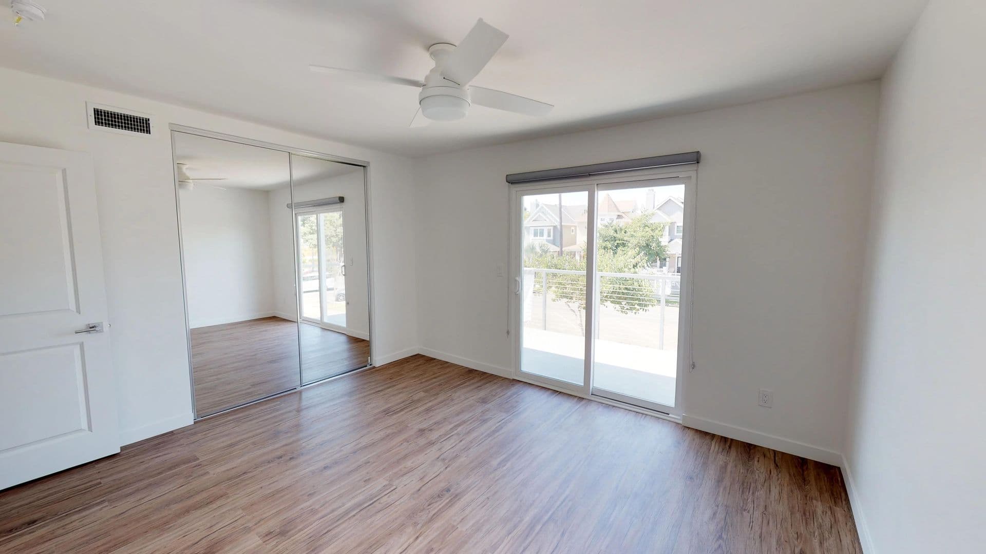 Coronado Apartment: 435 D Ave