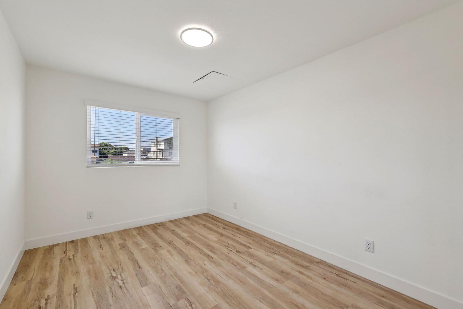 Chula Vista Apartment: 1311 4th Ave