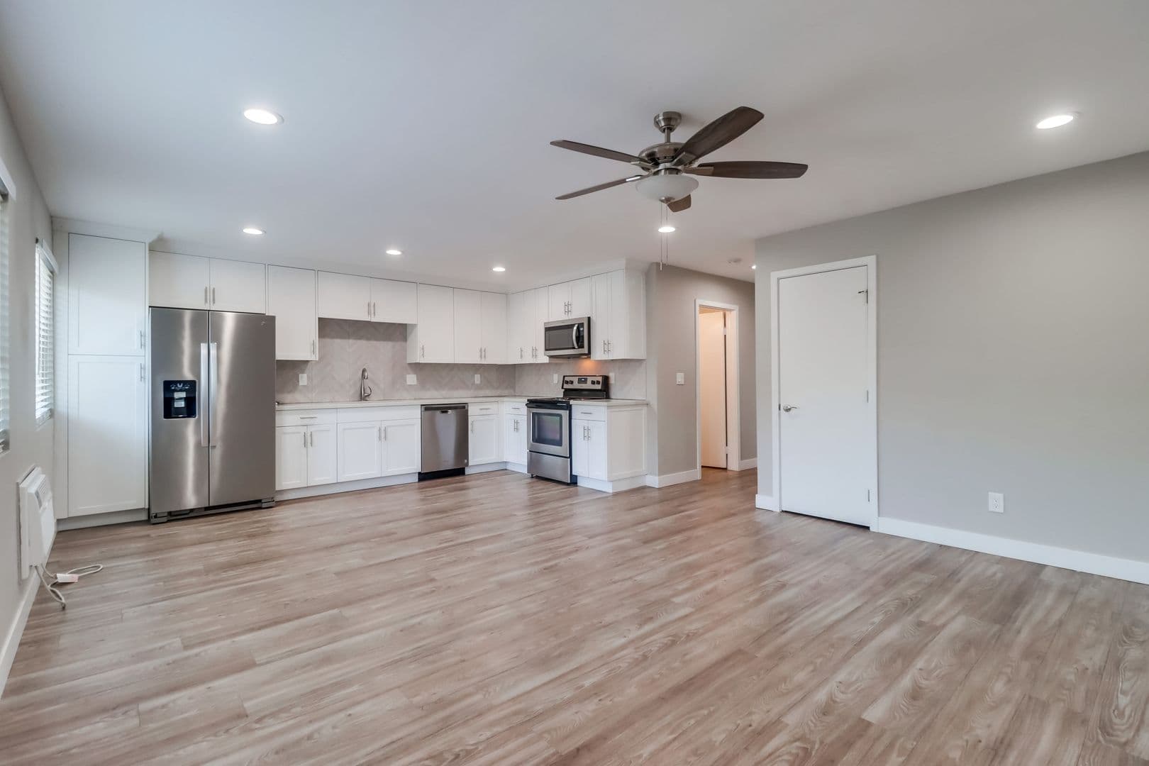 Imperial Beach Apartment: 812 12th St