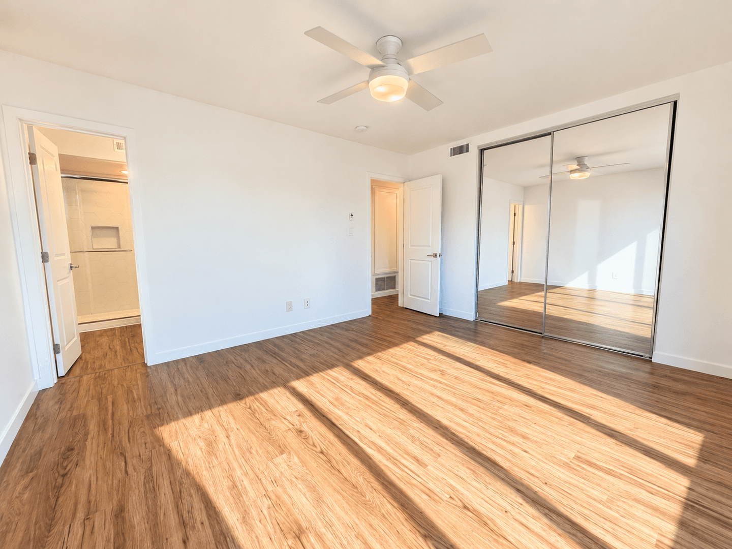 Coronado Apartment: 435 D Ave