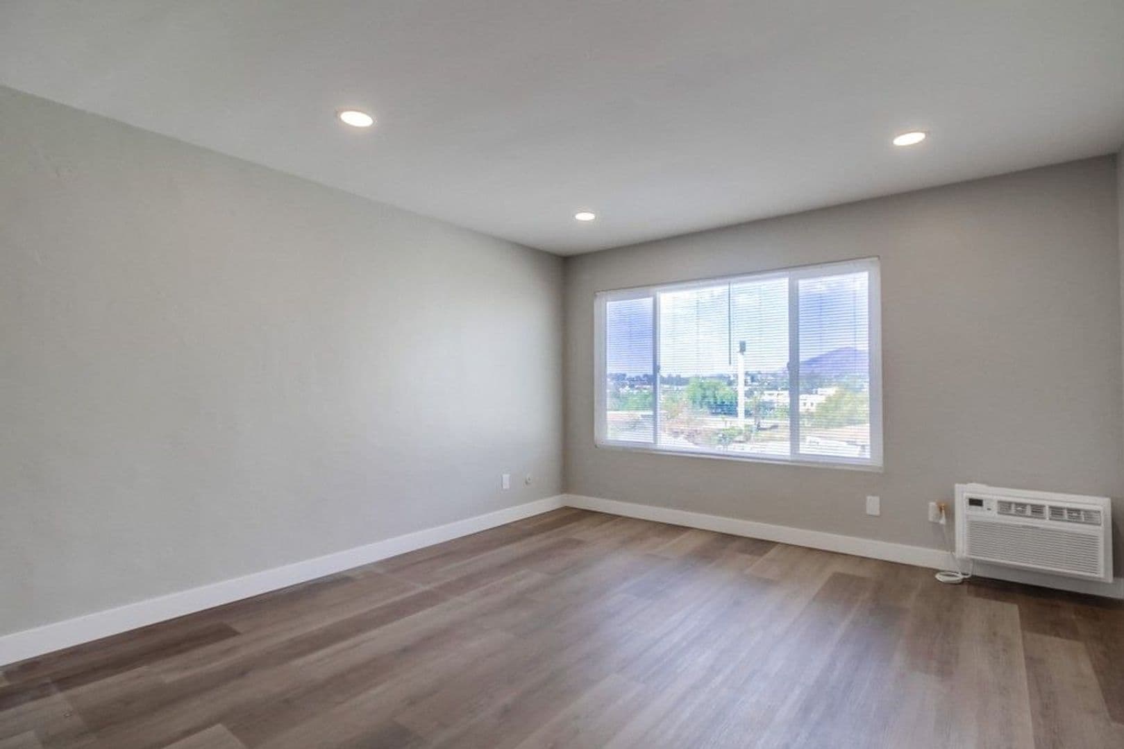 La Mesa Apartment: 4969 Mills Street
