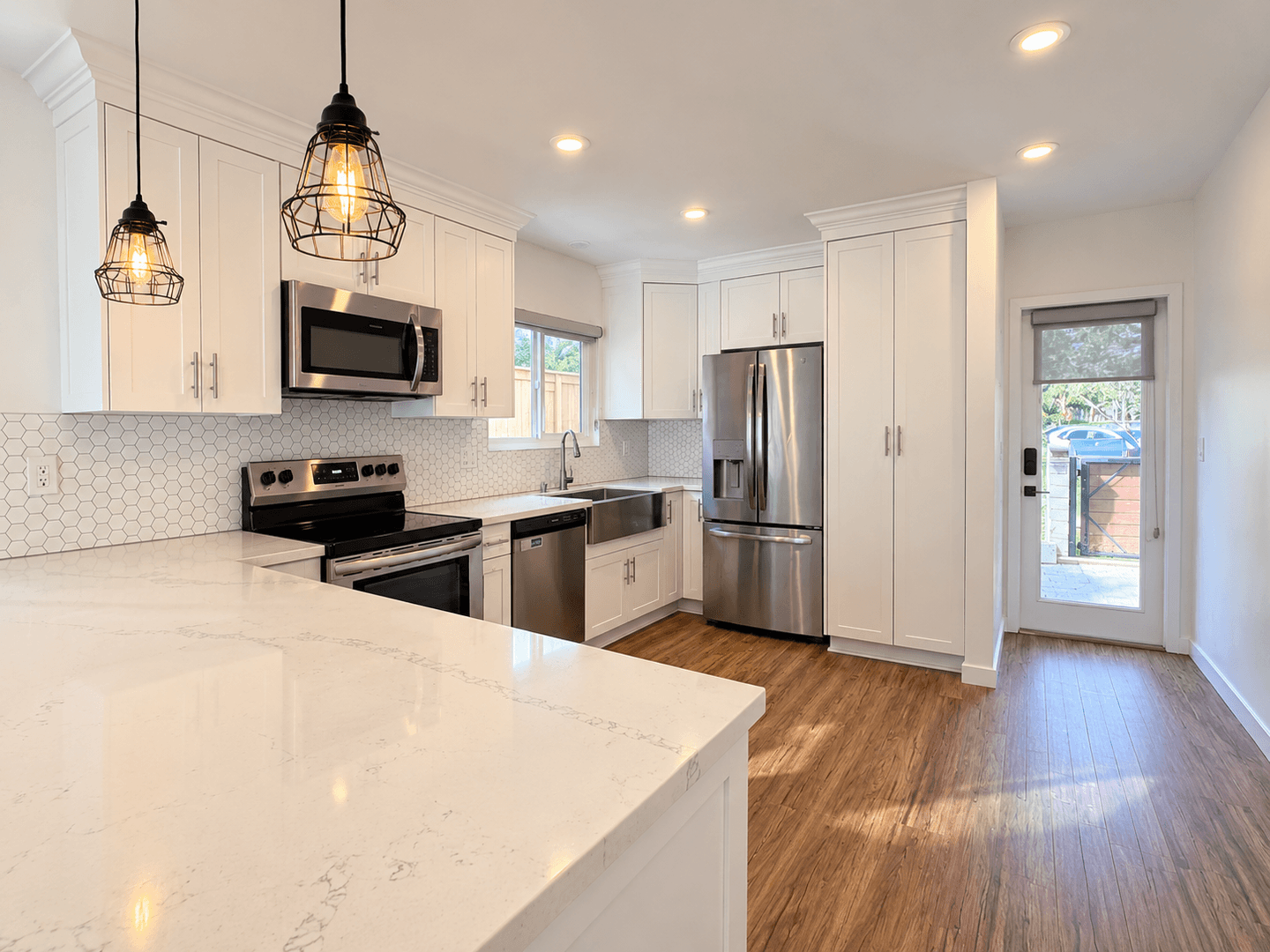 Coronado Apartment: 435 D Ave