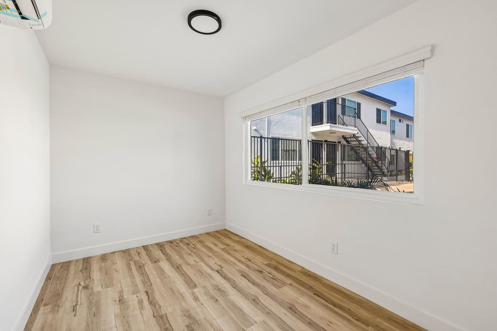 Imperial Beach Apartment: 1031-1033 Imperial Beach Blvd