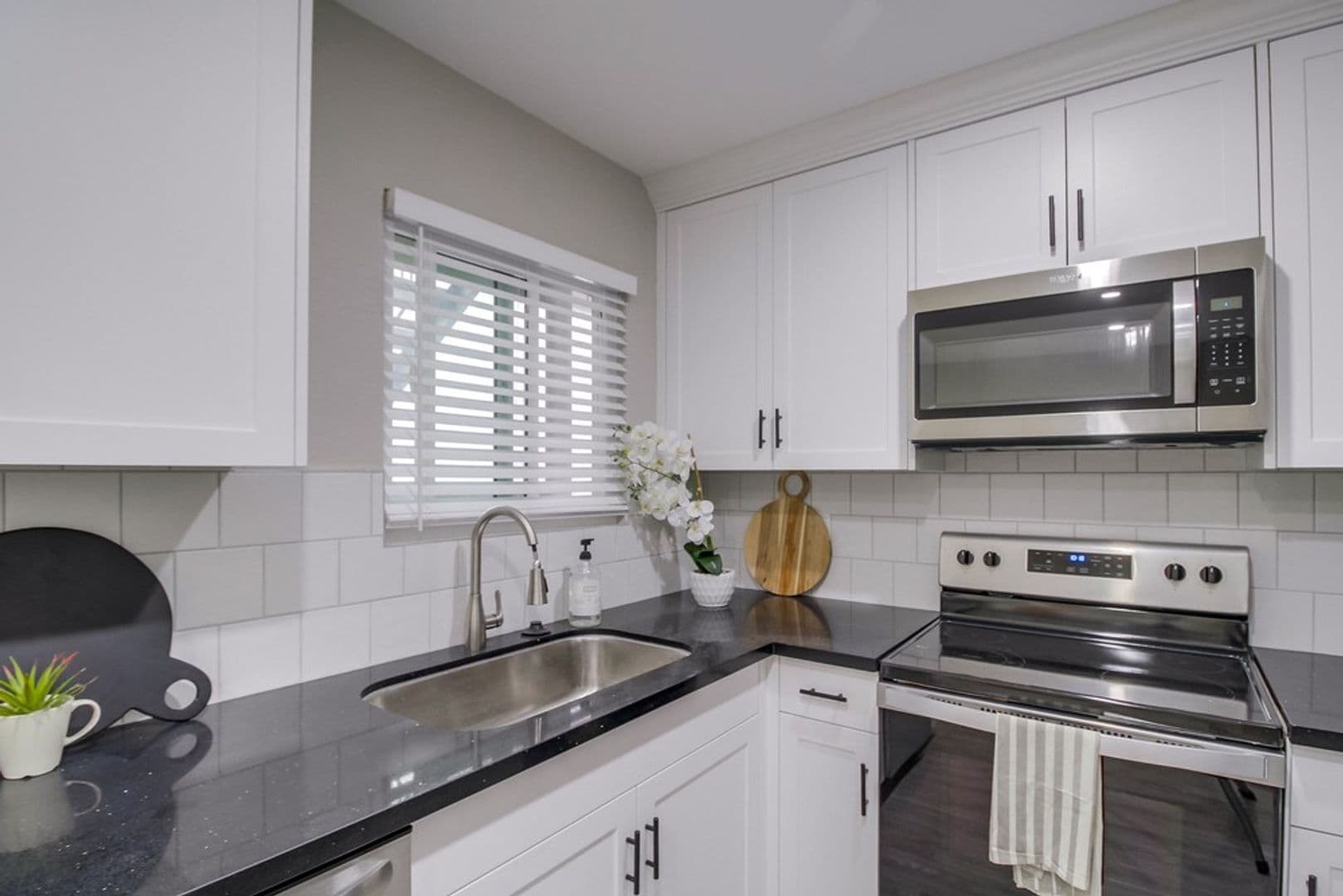 La Mesa Apartment: 4747-4757 Jessie Ave
