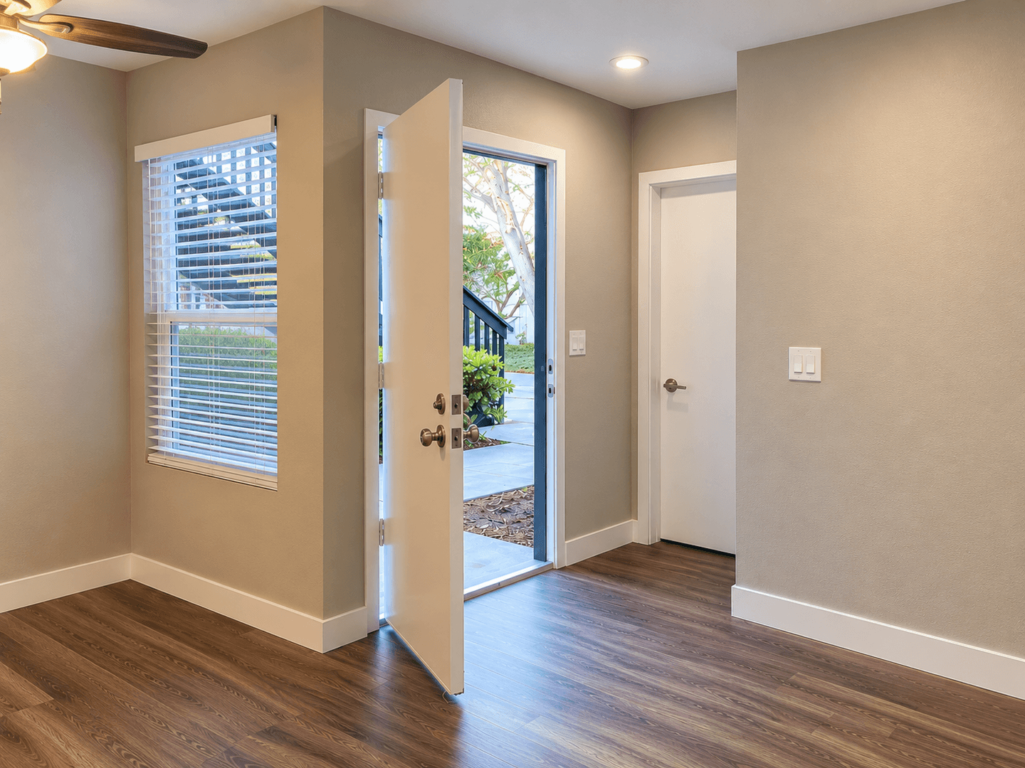 San Diego Apartment: 9808 Paseo Montalban