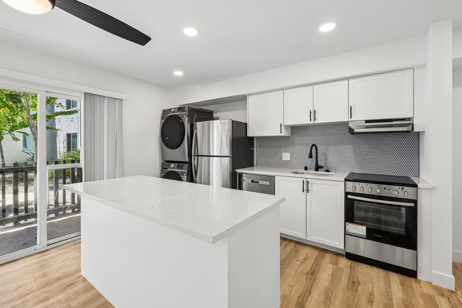 Imperial Beach Apartment: 1031-1033 Imperial Beach Blvd