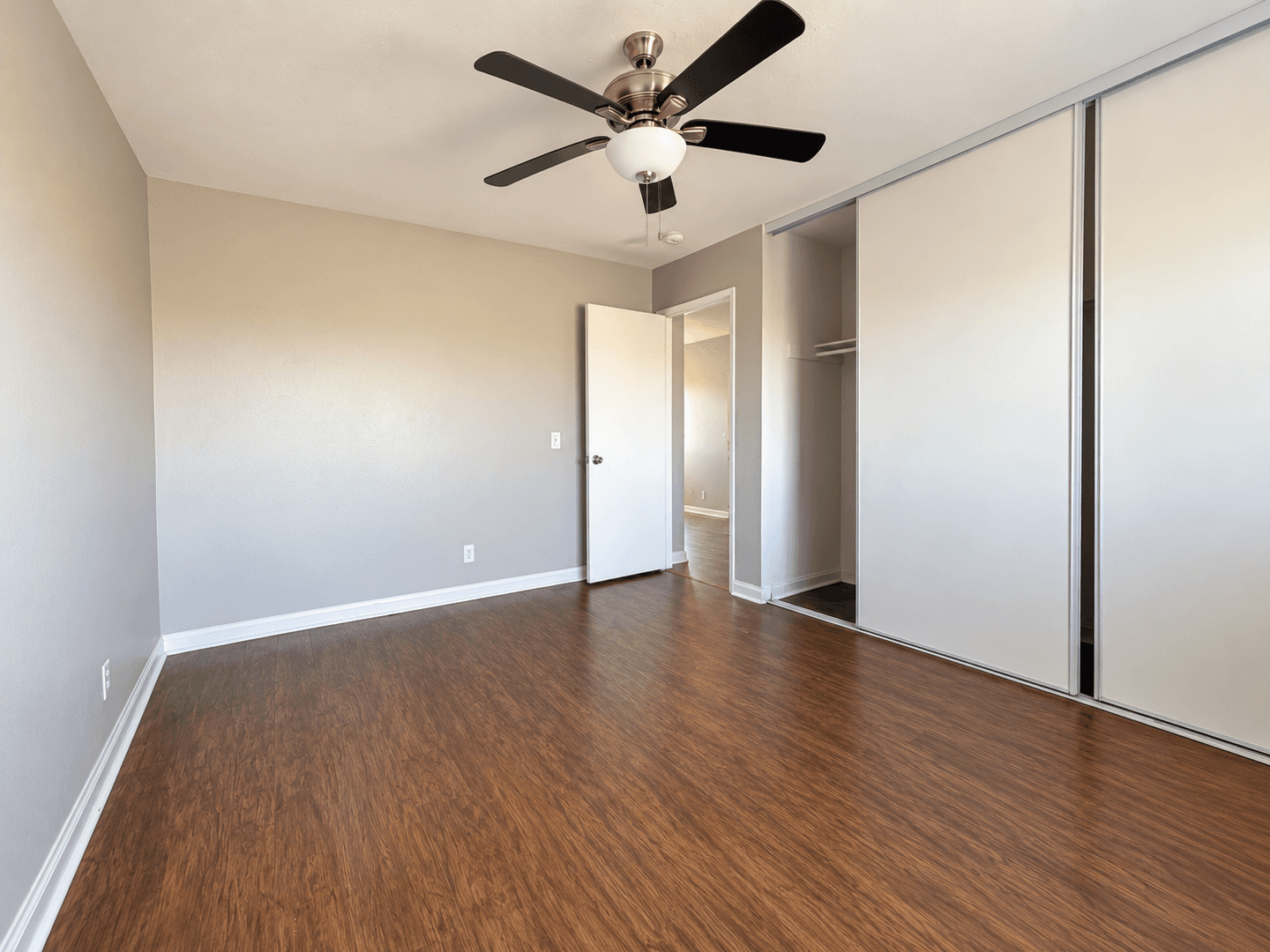 San Diego Apartment: 475-487 S. Meadowbrook Dr