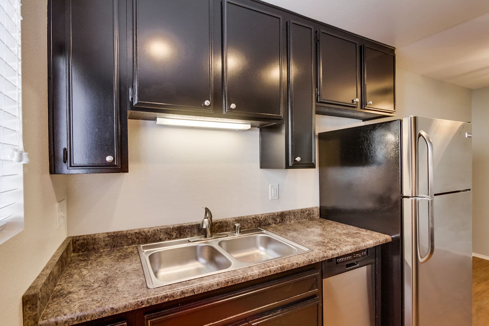 San Diego Apartment: 475-487 S. Meadowbrook Dr