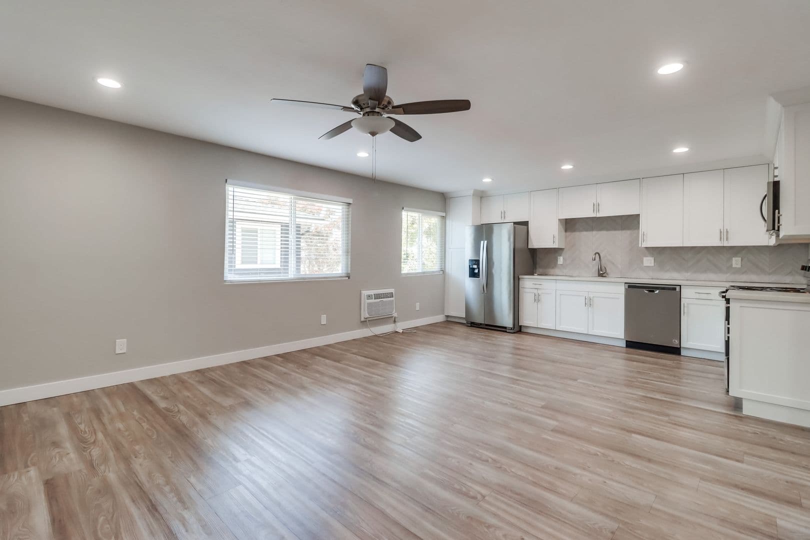 Imperial Beach Apartment: 812 12th St