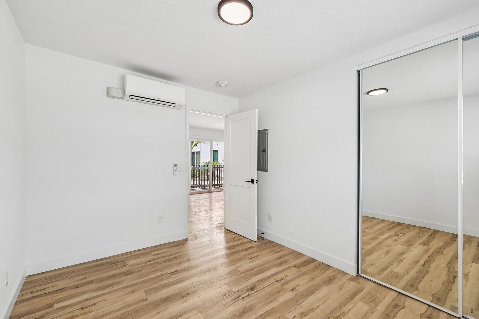 Imperial Beach Apartment: 1031-1033 Imperial Beach Blvd
