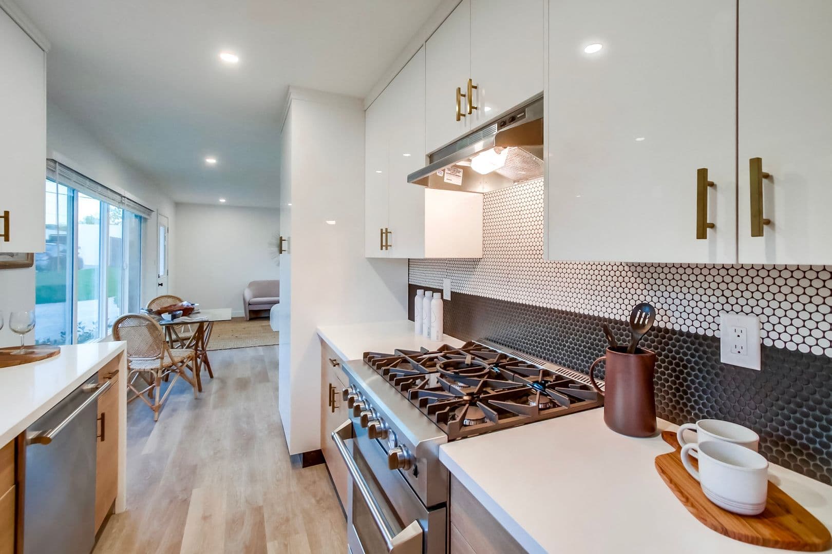 La Jolla Apartment: 6224-6240 Dowling Drive
