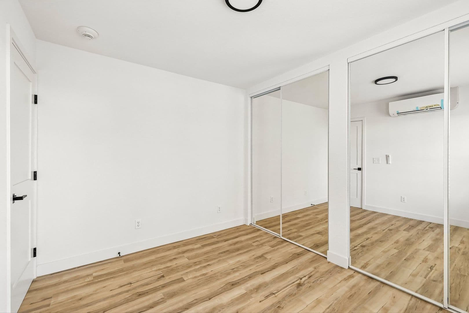Imperial Beach Apartment: 1031-1033 Imperial Beach Blvd