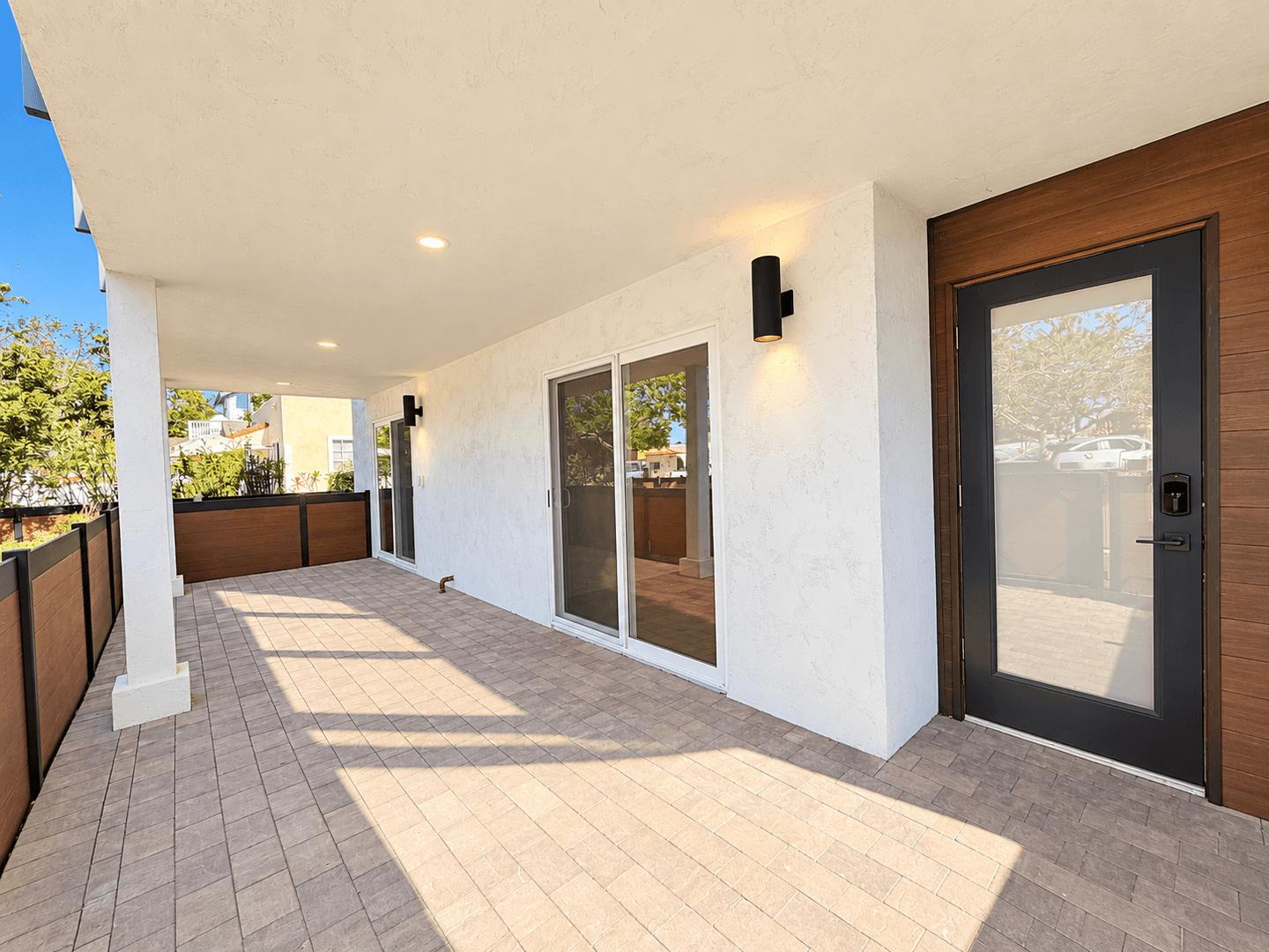 Coronado Apartment: 435 D Ave