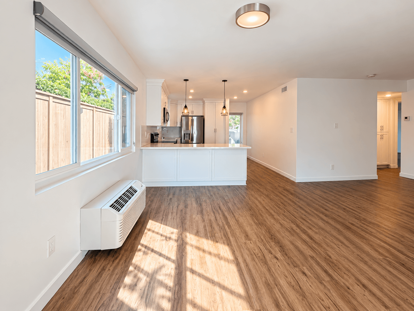 Coronado Apartment: 435 D Ave