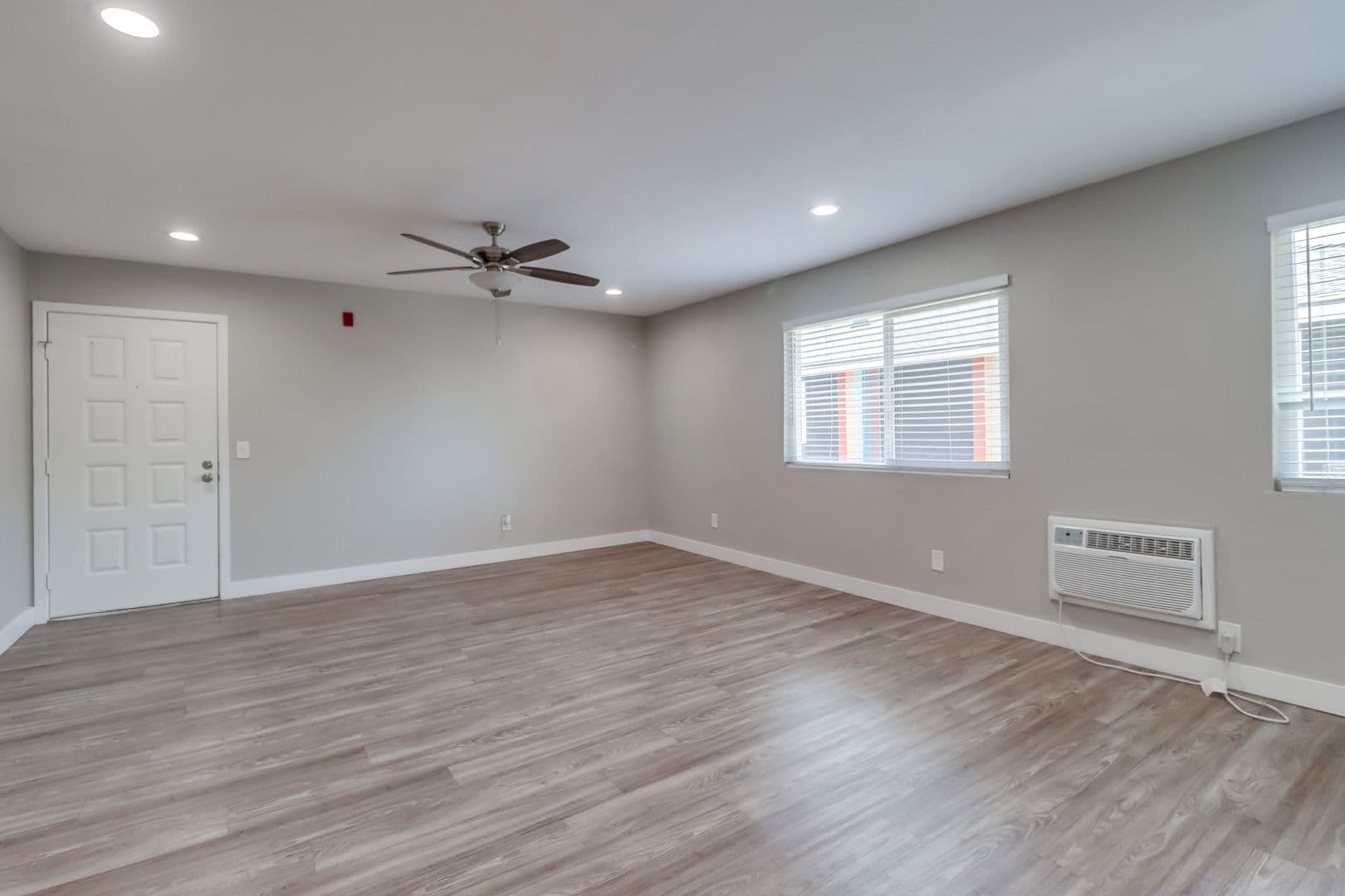 Imperial Beach Apartment: 812 12th St