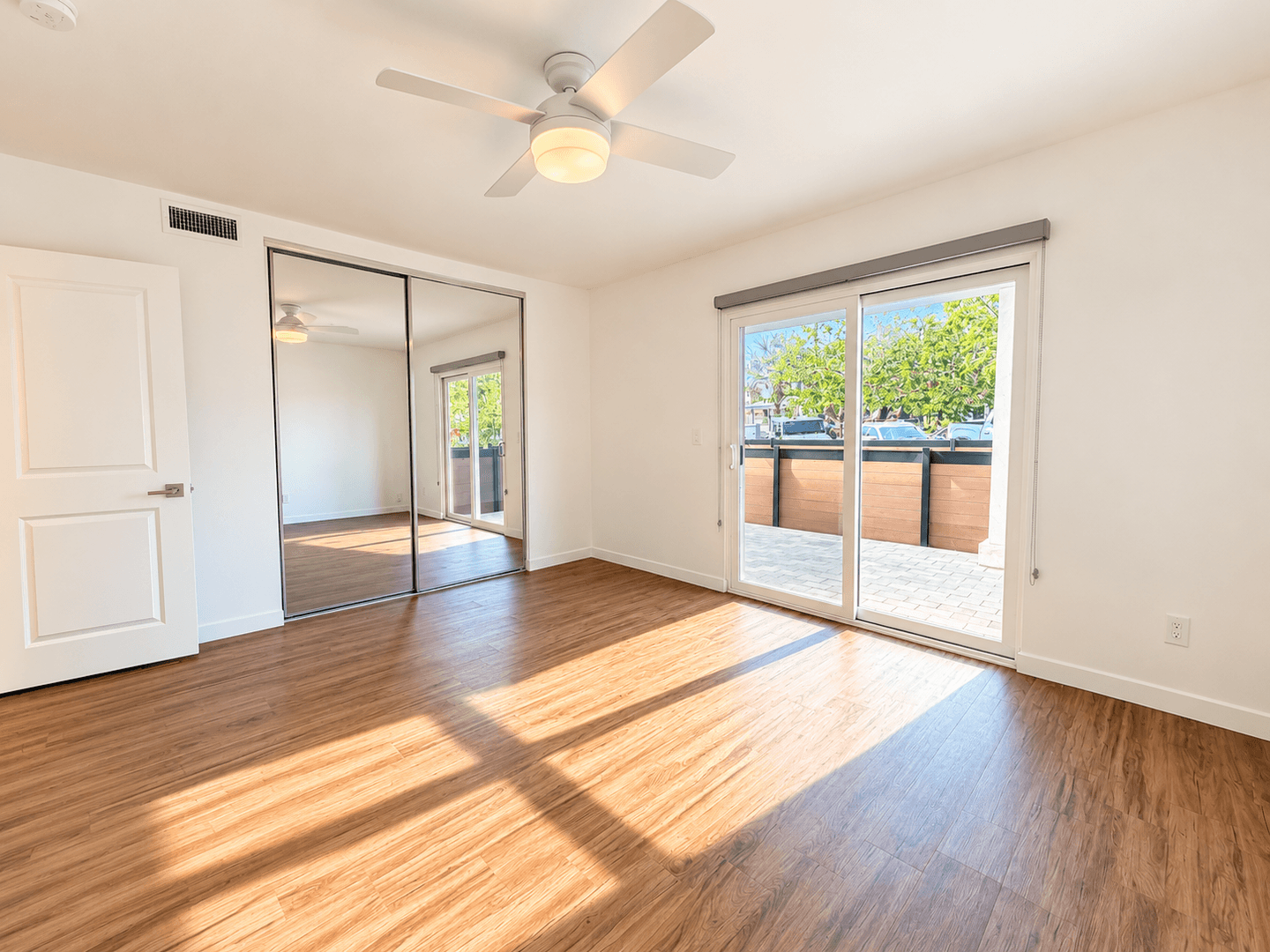 Coronado Apartment: 435 D Ave