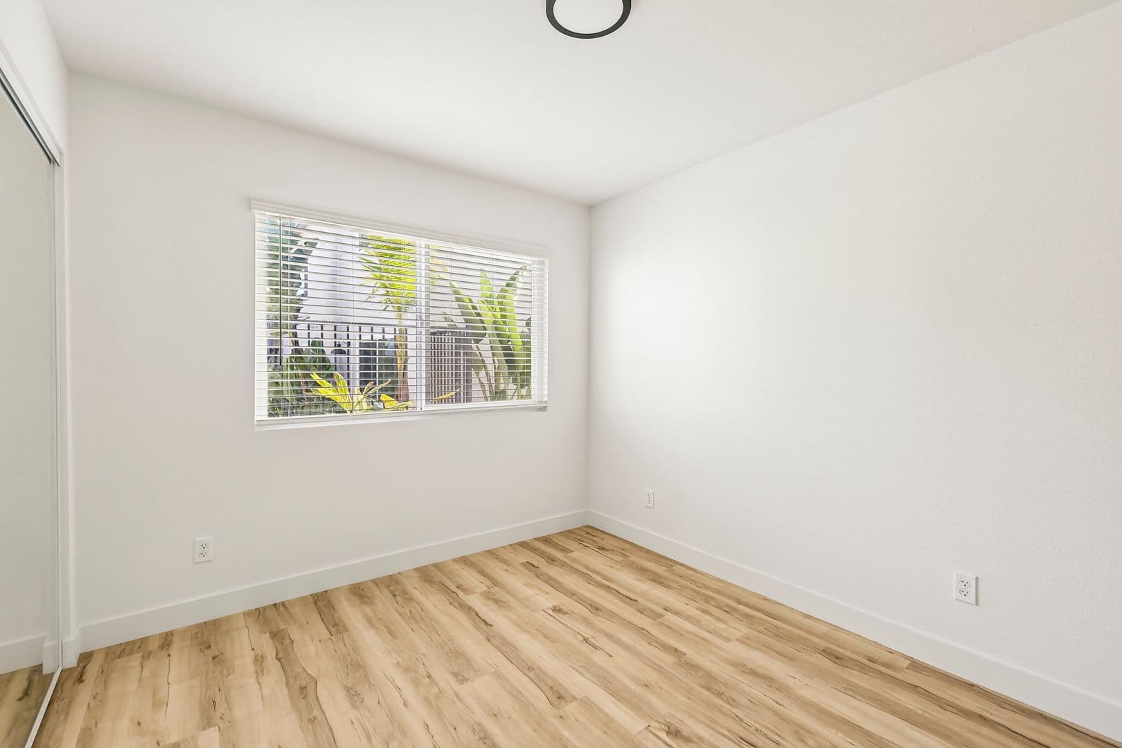 Imperial Beach Apartment: 1031-1033 Imperial Beach Blvd