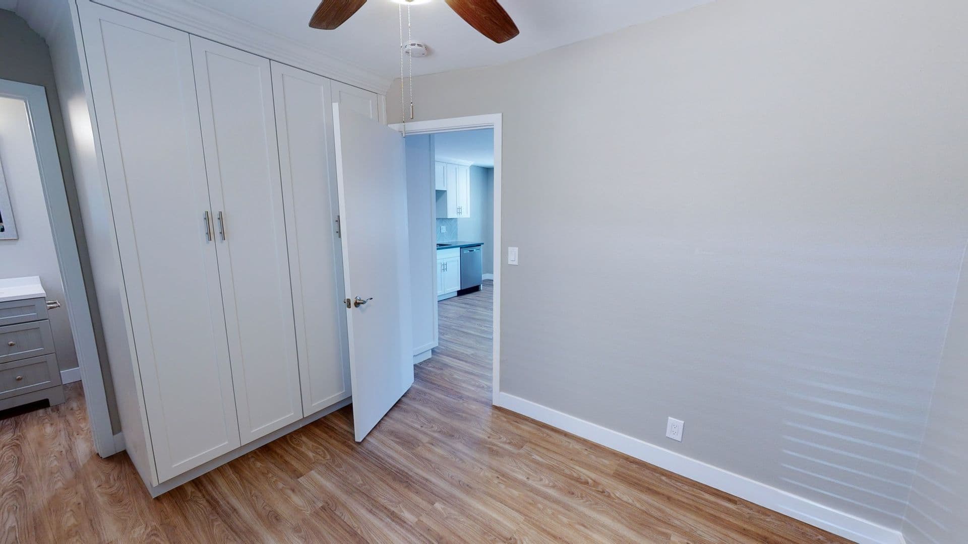 Fallbrook Apartment: 302-338 E. Fallbrook St