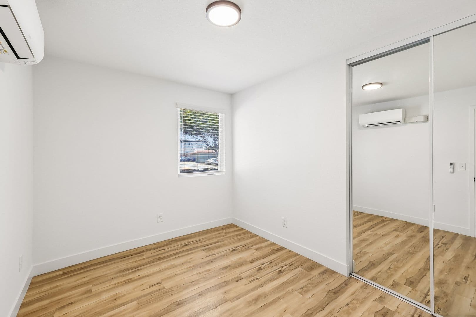 Imperial Beach Apartment: 1031-1033 Imperial Beach Blvd