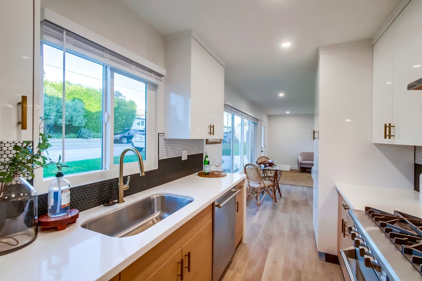 La Jolla Apartment: 6224-6240 Dowling Drive