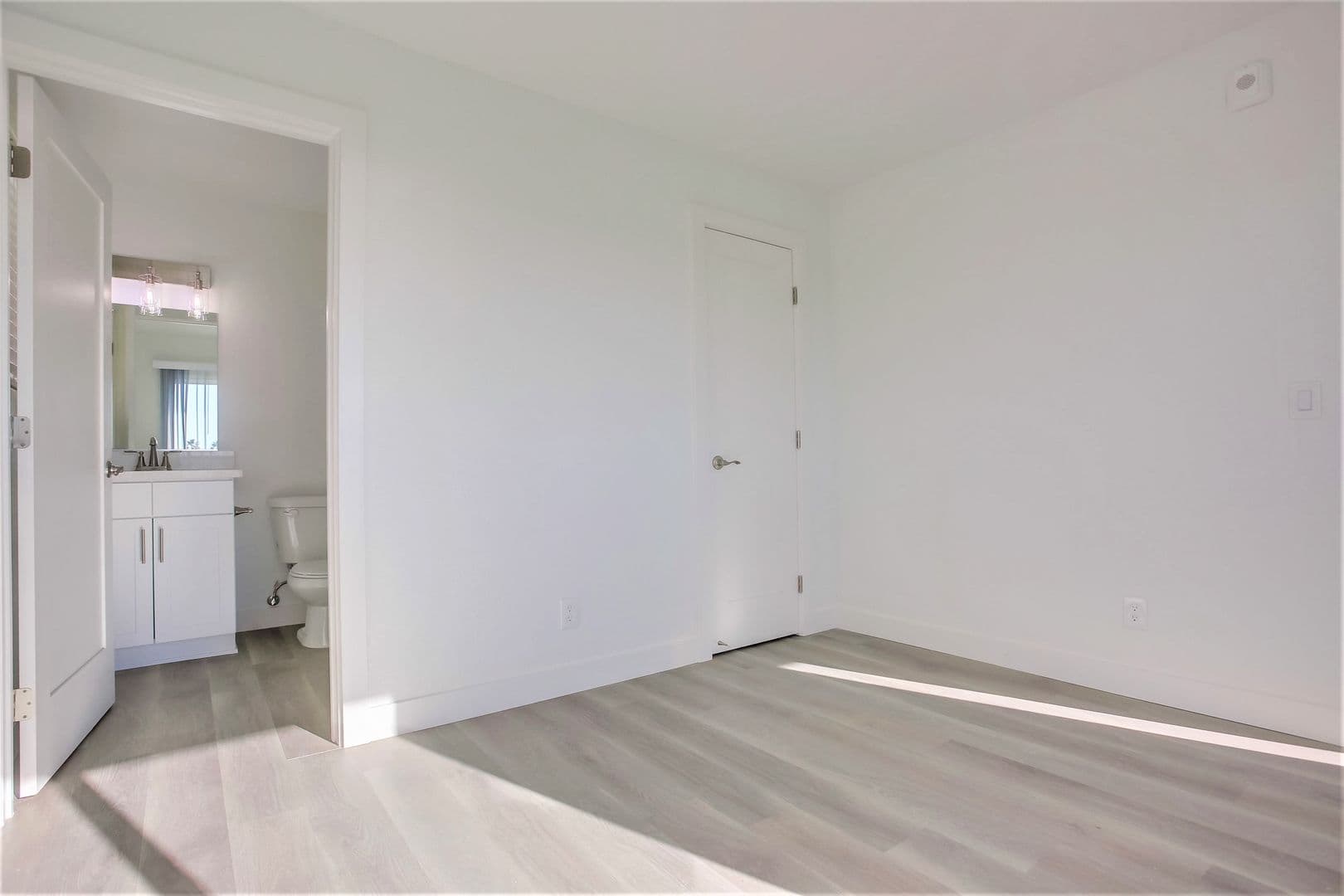 Oceanside Apartment: 1037 South Cleveland Street